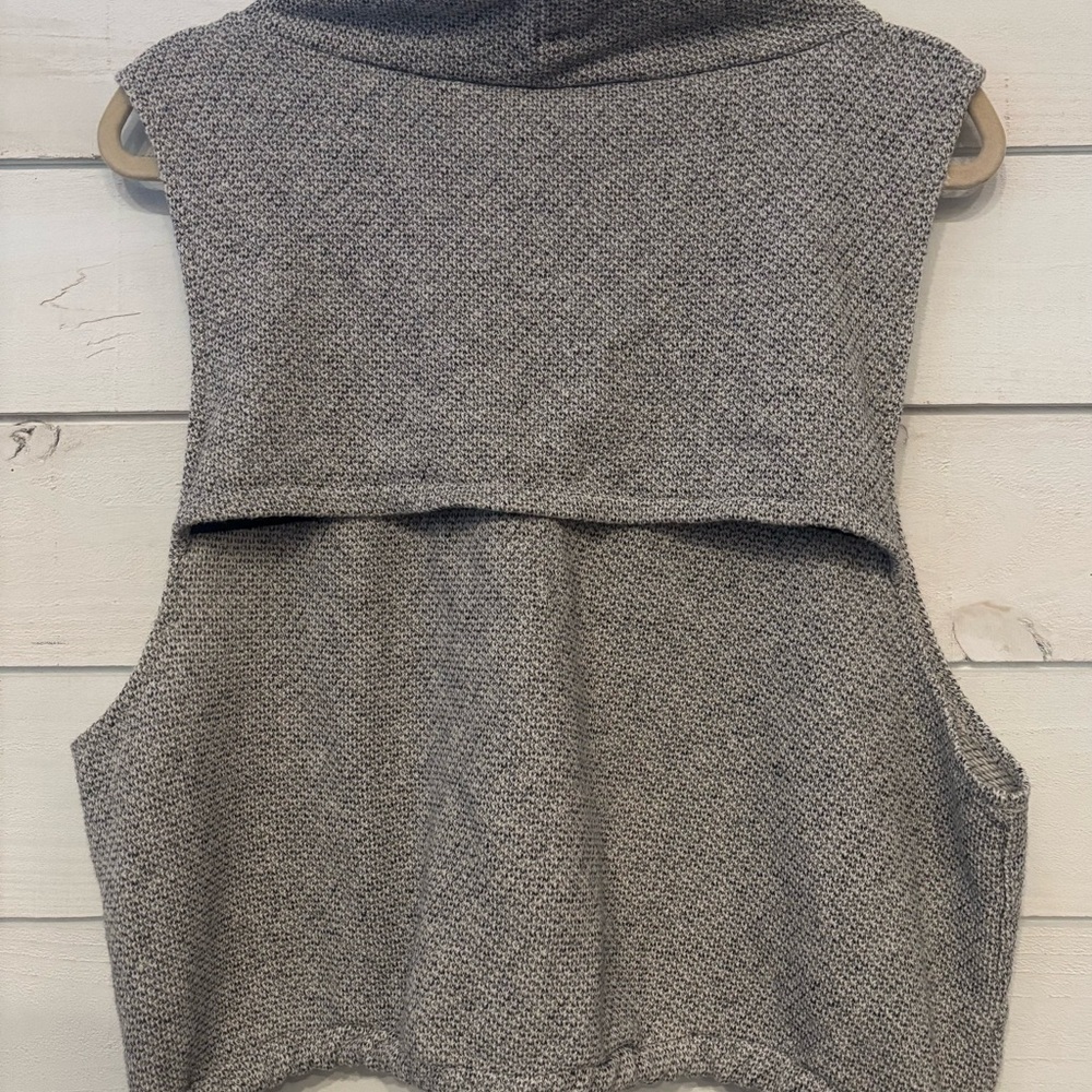 Te Verde cowl neck knit athletic vest Size Medium. Great condition! - Picture 12 of 16